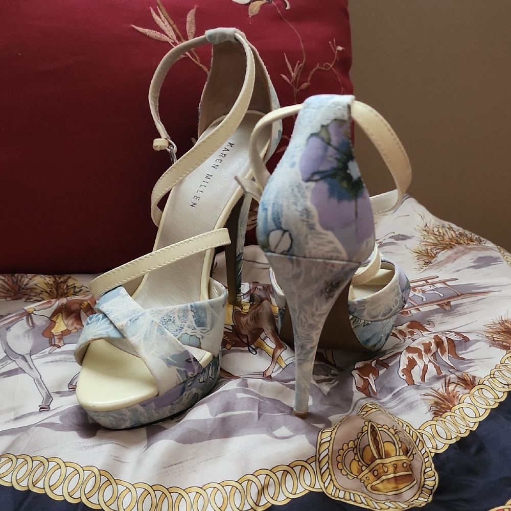 Karen Millen Floral Print Heels - Picture 3 of 6